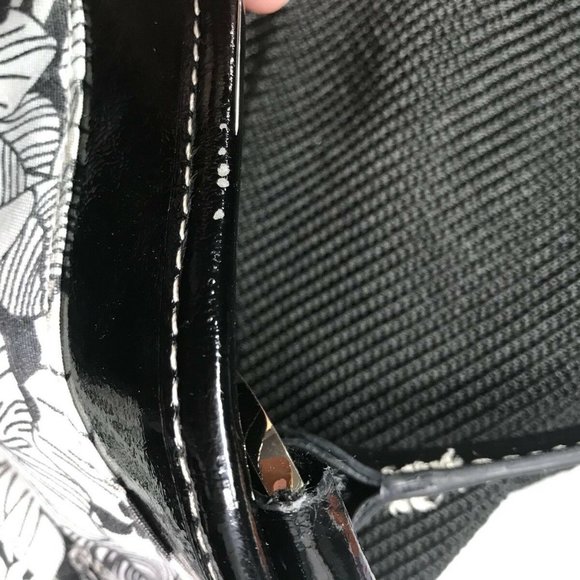 The Sak Large Knitted Exterior Floral interior - Picture 8 of 8